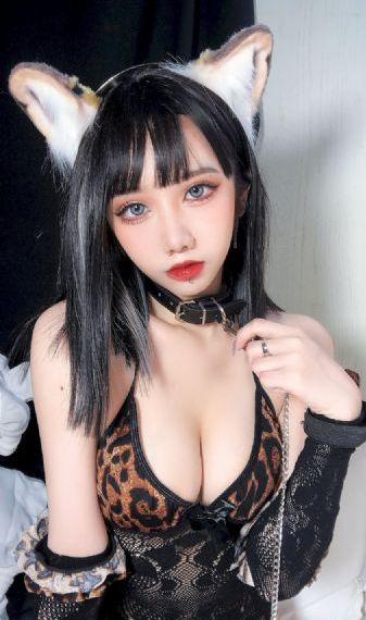年轻的邻居少妇